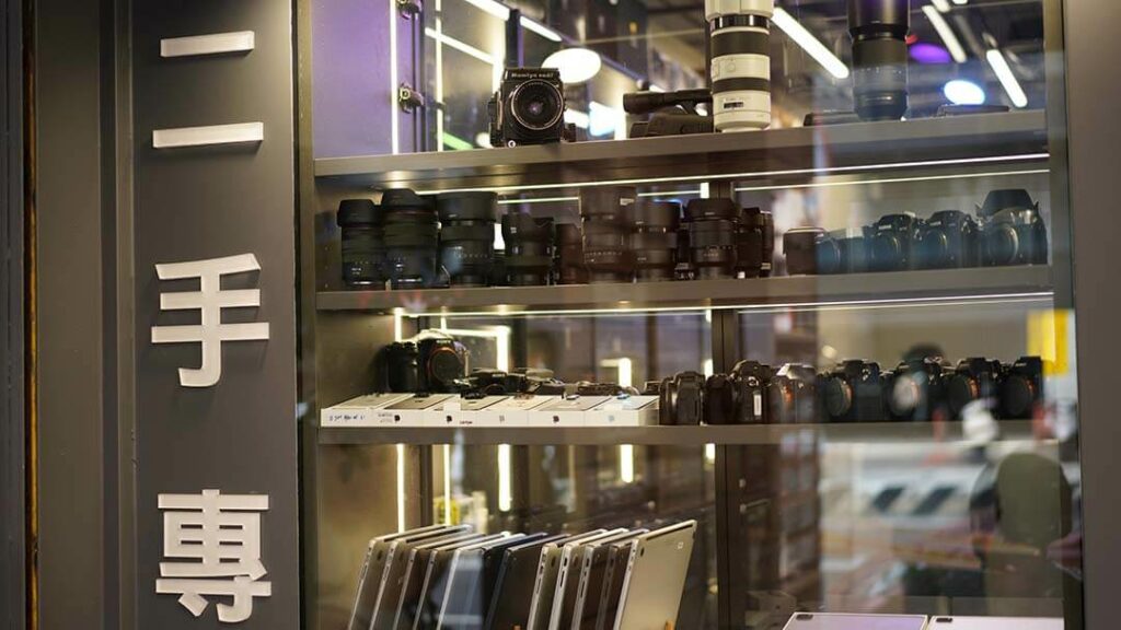 青蘋果3C 二手相機與筆電展示櫃｜門市販售與回收區